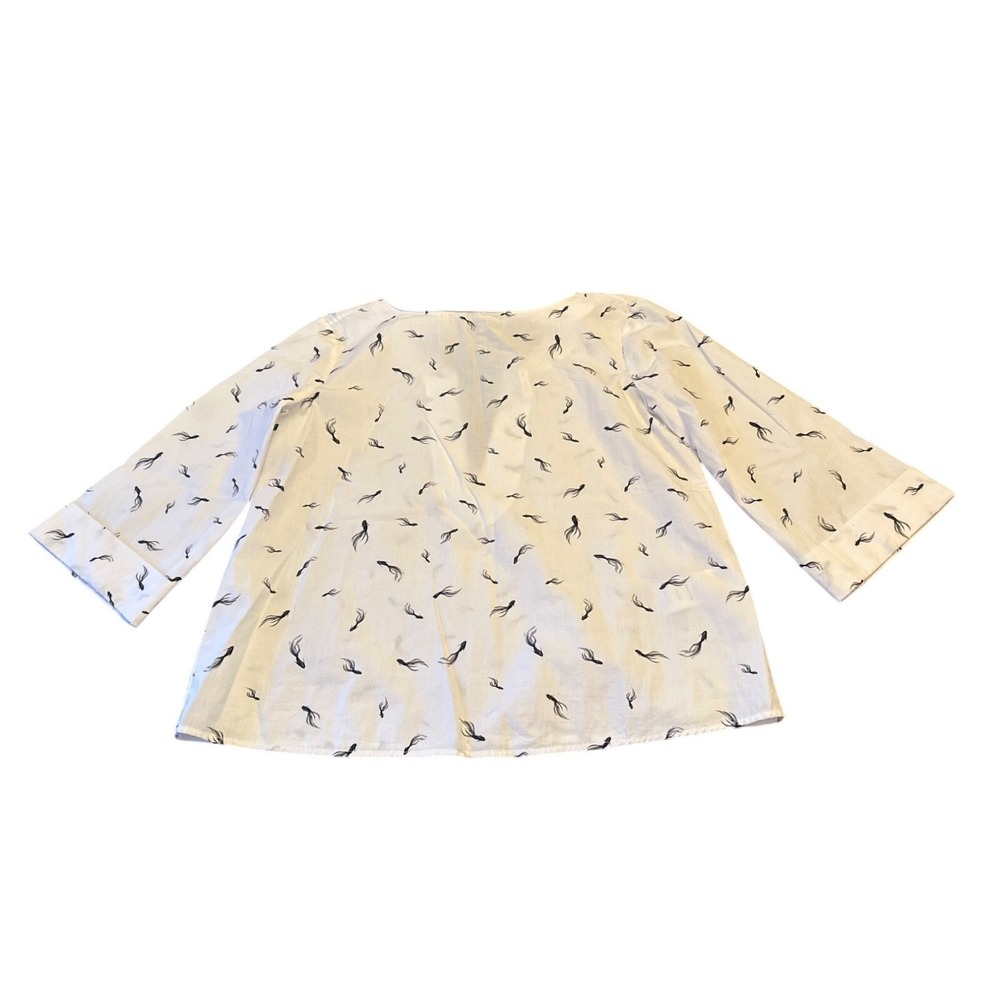 White & Black Fish Print Cotton Blouse With V-Neck & 3/4 Sleeves XS
